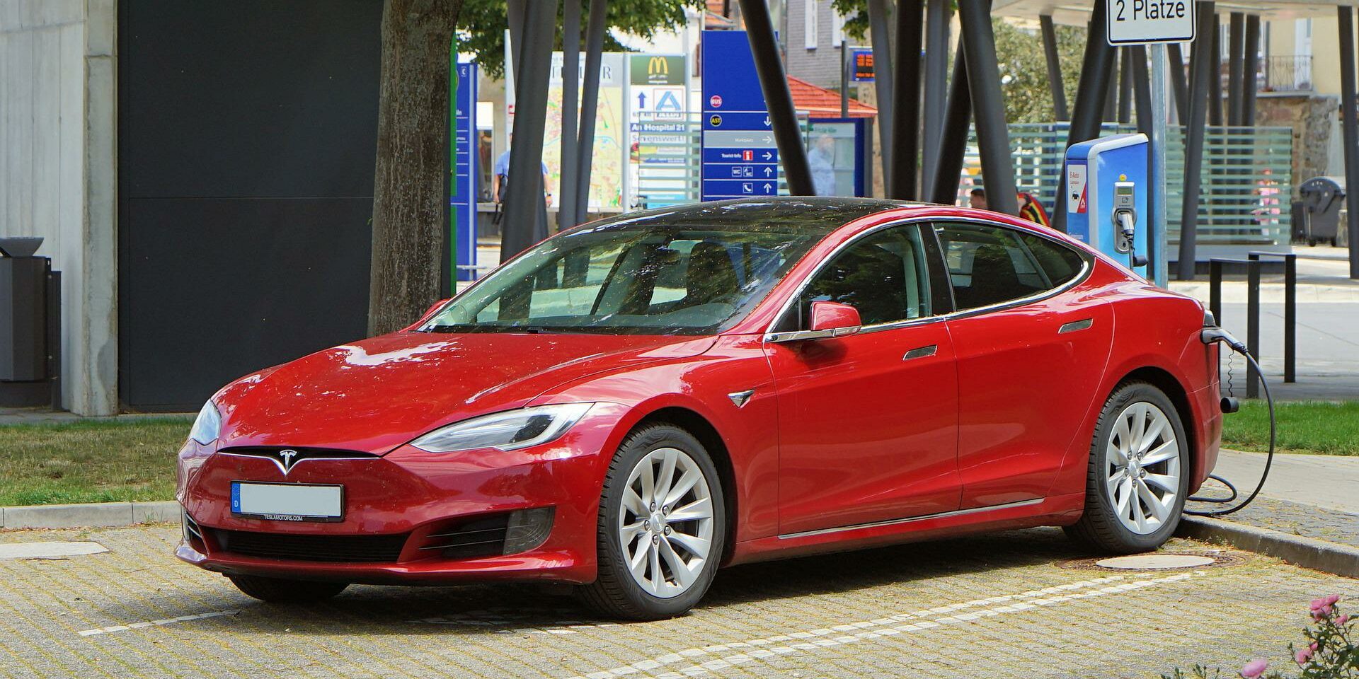 tesla-ga01041192_1920